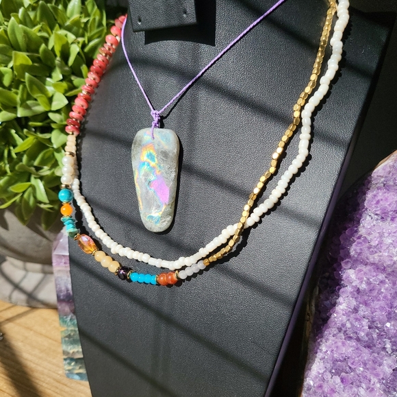 Flashy 2" Rainbow Labradorite Crystal Necklace/ Spectrolite Labradorite Necklace - Picture 4 of 4